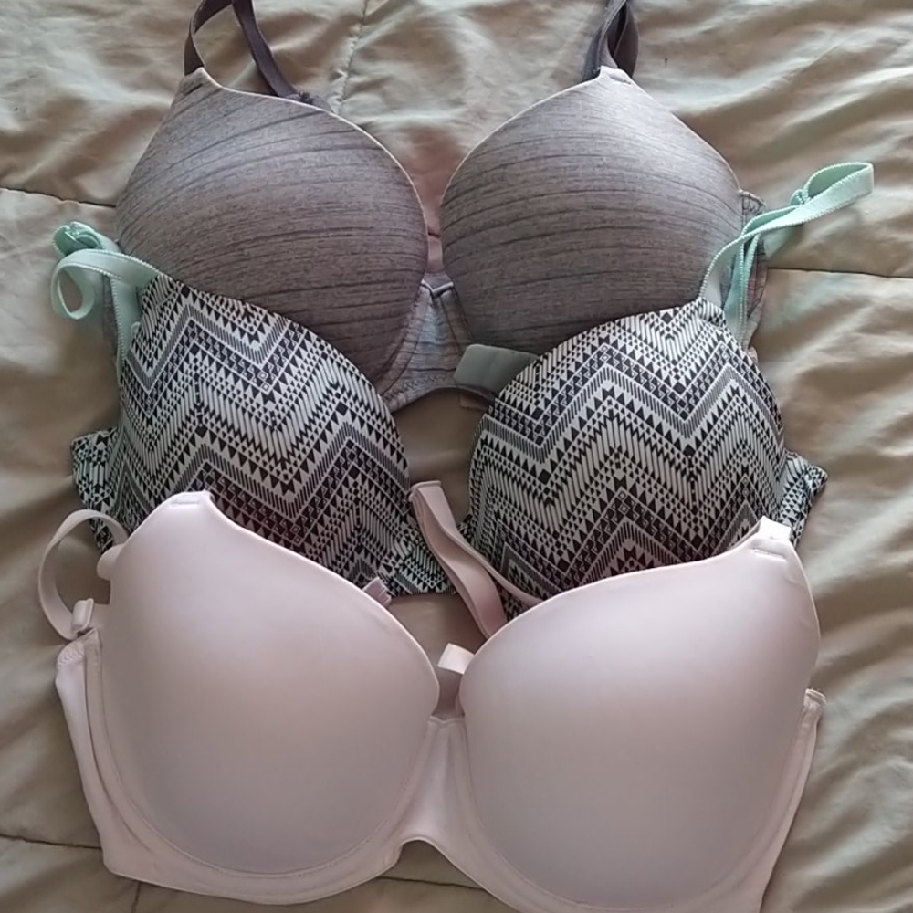 34d VS pink bra lot